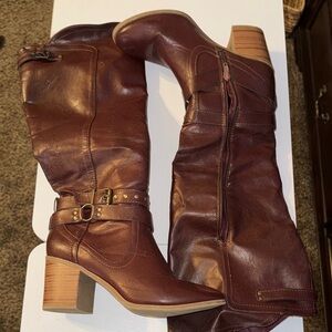 Elegant Brown Heeled Boots